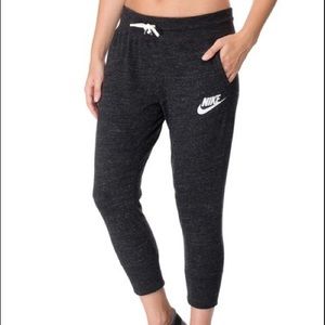 Nike women’s joggers sweatpants size medium